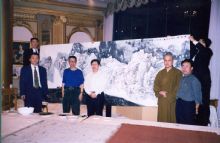 作者与中国美术家协会主席刘大为先生，著名画家张道兴先生，当代画僧史国良先生合作丈二匹国画作品《信天游》